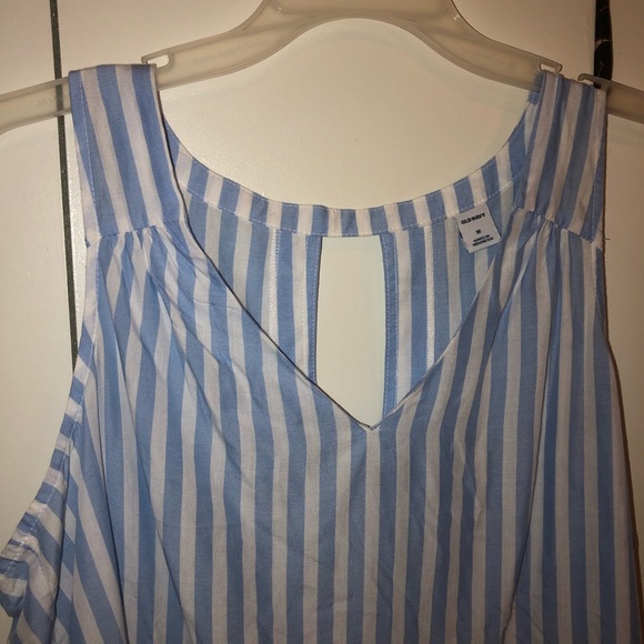 Curved Hem V Tank - Picture 2 of 5